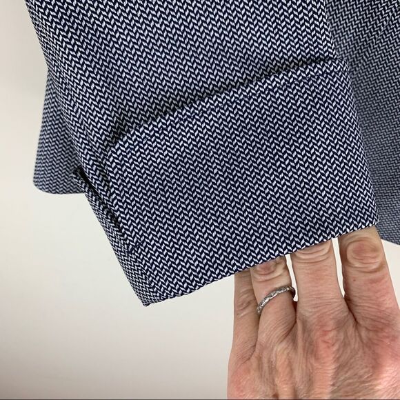 Tahari Tweed Black/White‎ Crop 2 Button Career Blazer Sz 4 - Picture 5 of 10